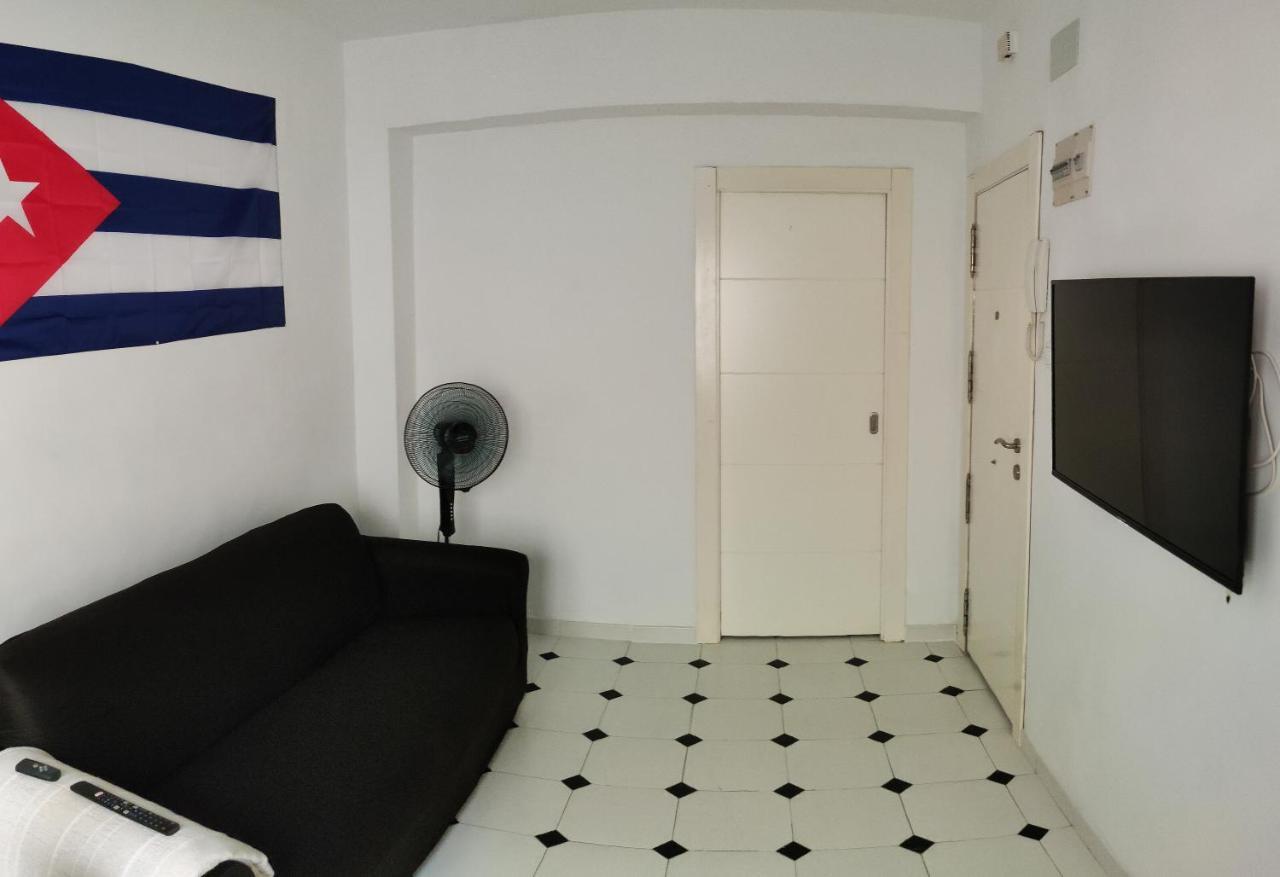 El Rinconcito Cubano En El Centro Appartement Almería Buitenkant foto